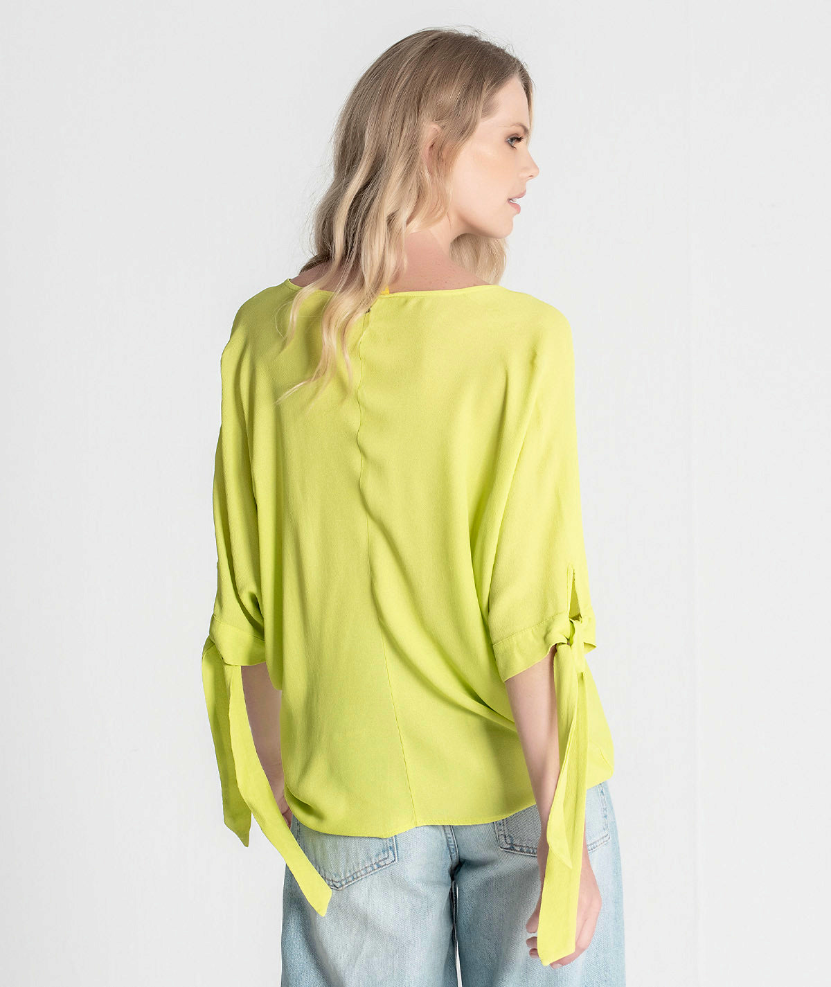 Blusa com atilhos nas mangas 6221