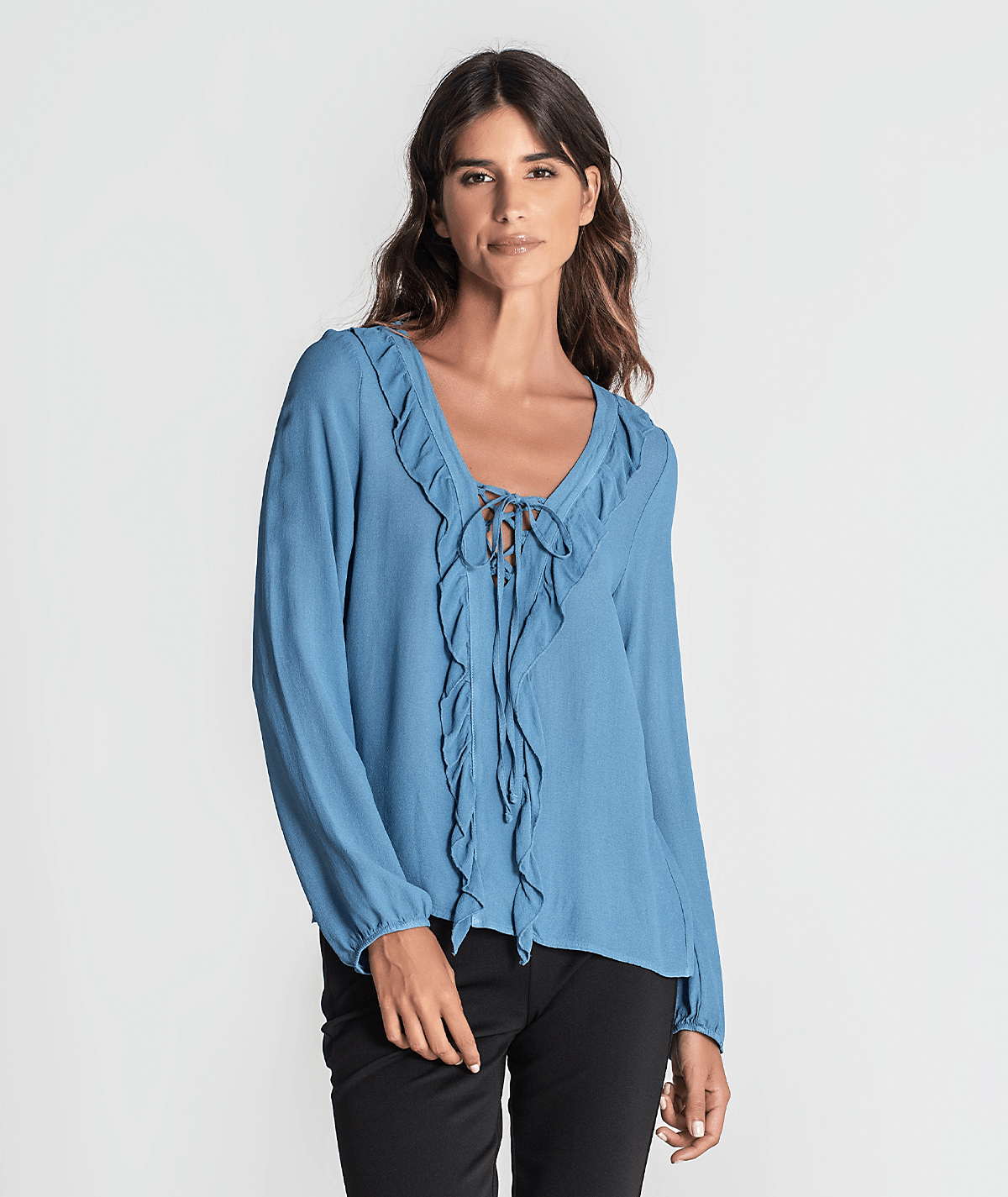Blusa com folhos e atilhos no decote 6224