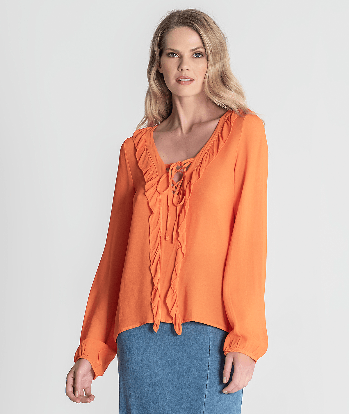 Blusa com folhos e atilhos no decote 6224