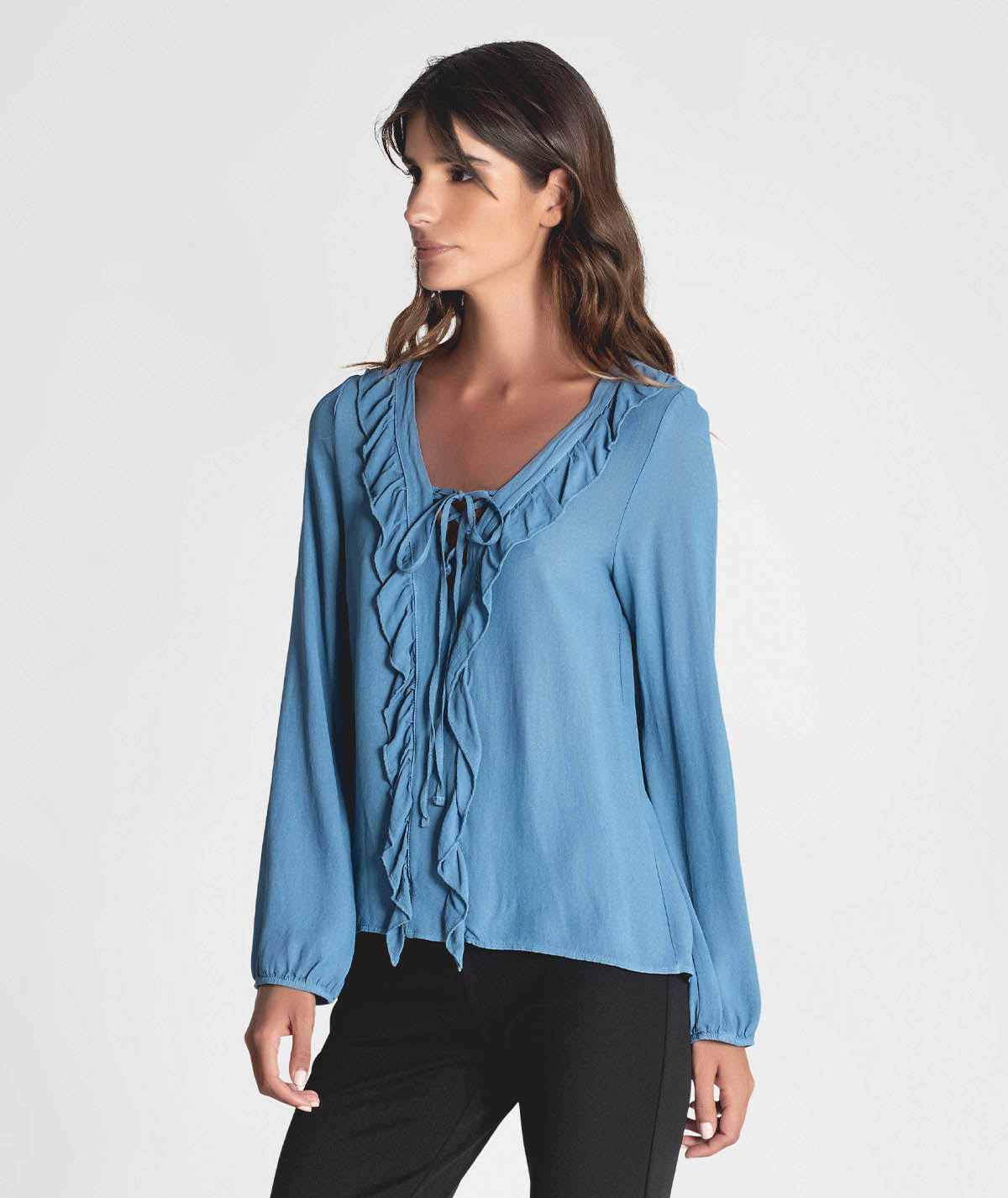 Blusa com folhos e atilhos no decote 6224