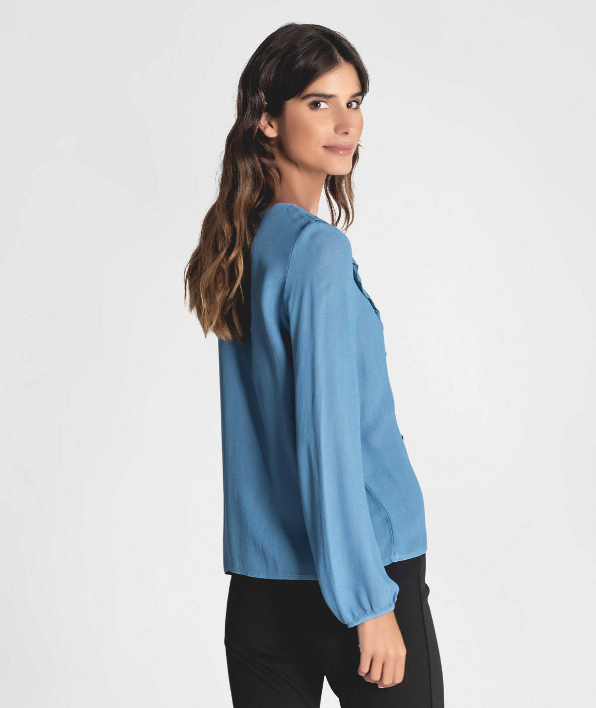 Blusa com folhos e atilhos no decote 6224