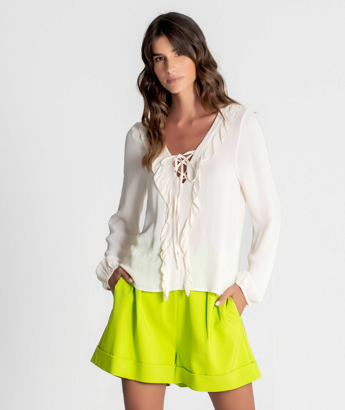 Blouse with ruffles and ties at the neckline 6224