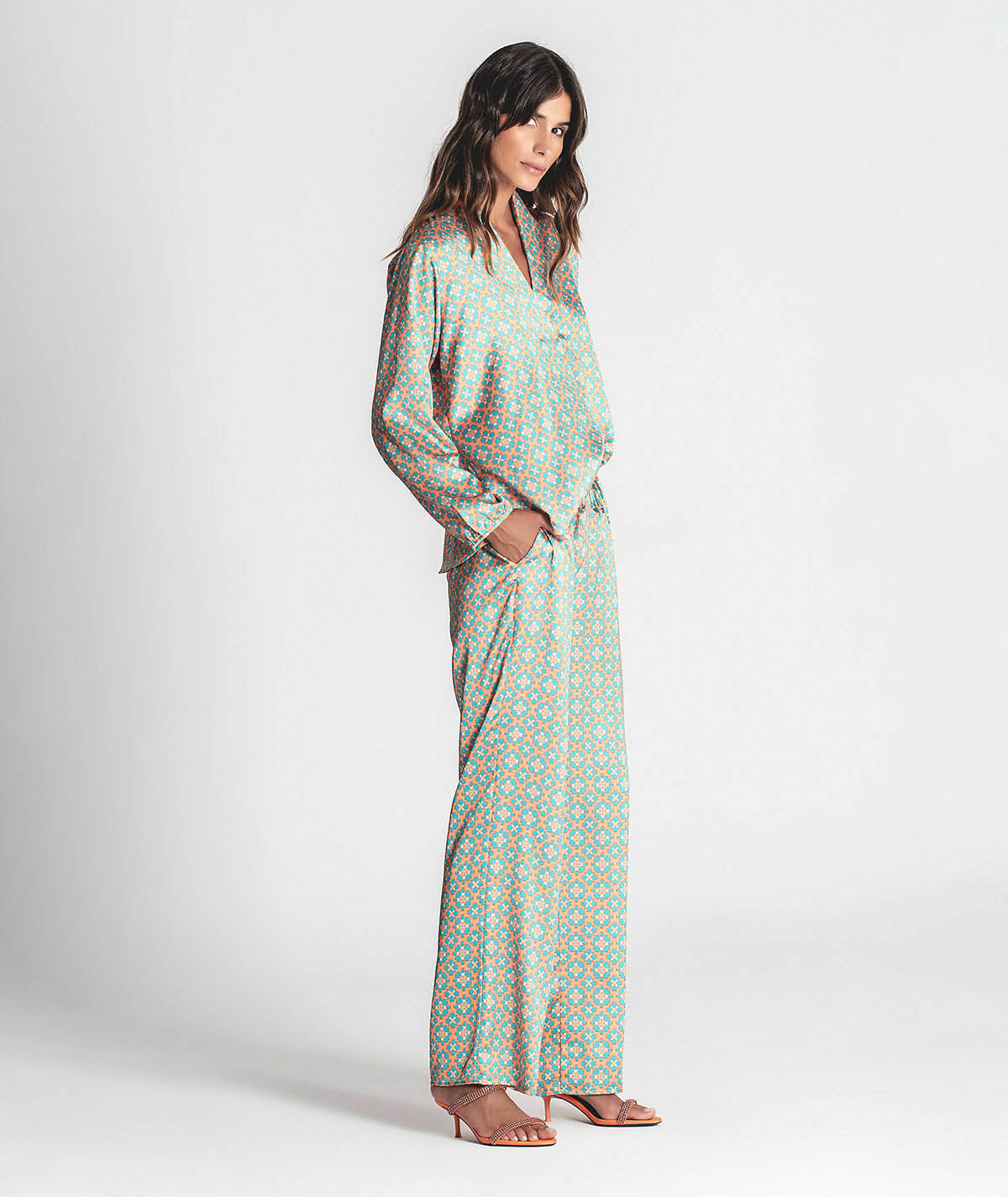 V-neck blouse with pattern 6234