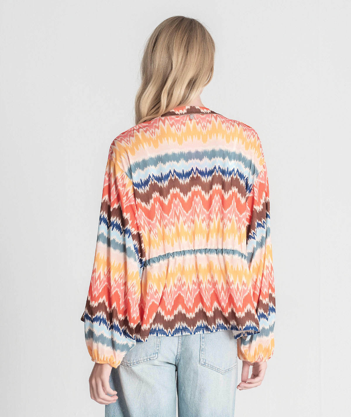 Blouse with balloon sleeves and pattern 6261