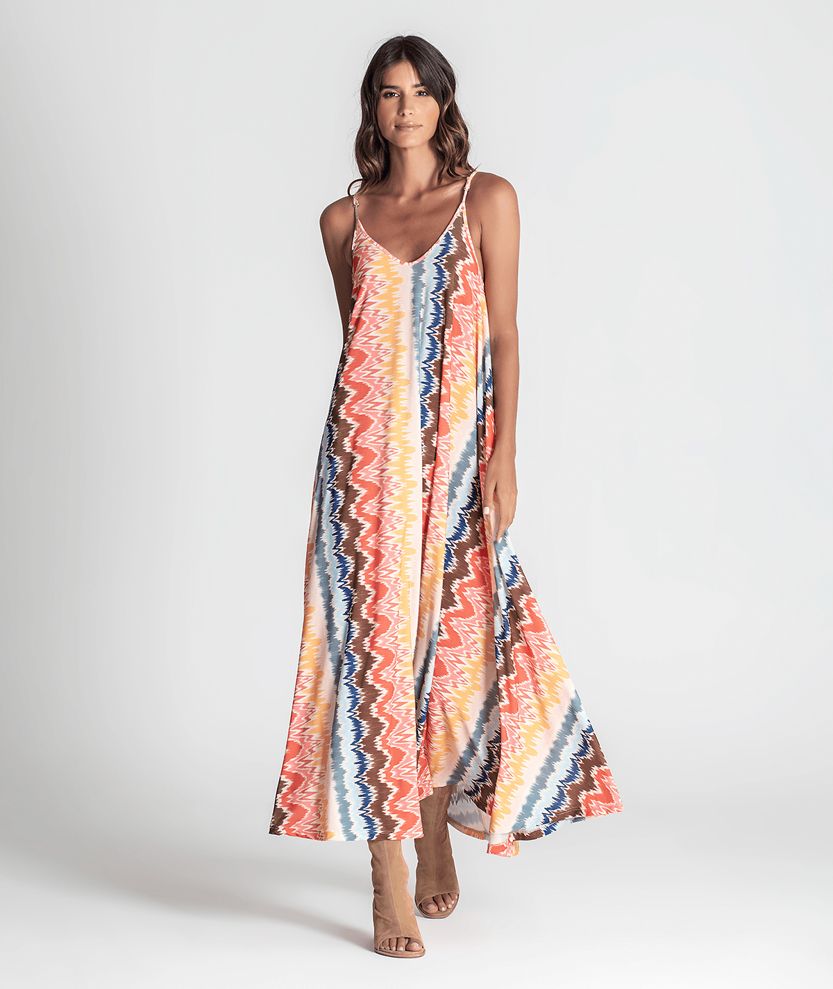 Vestido com alças finas e padrão 6262