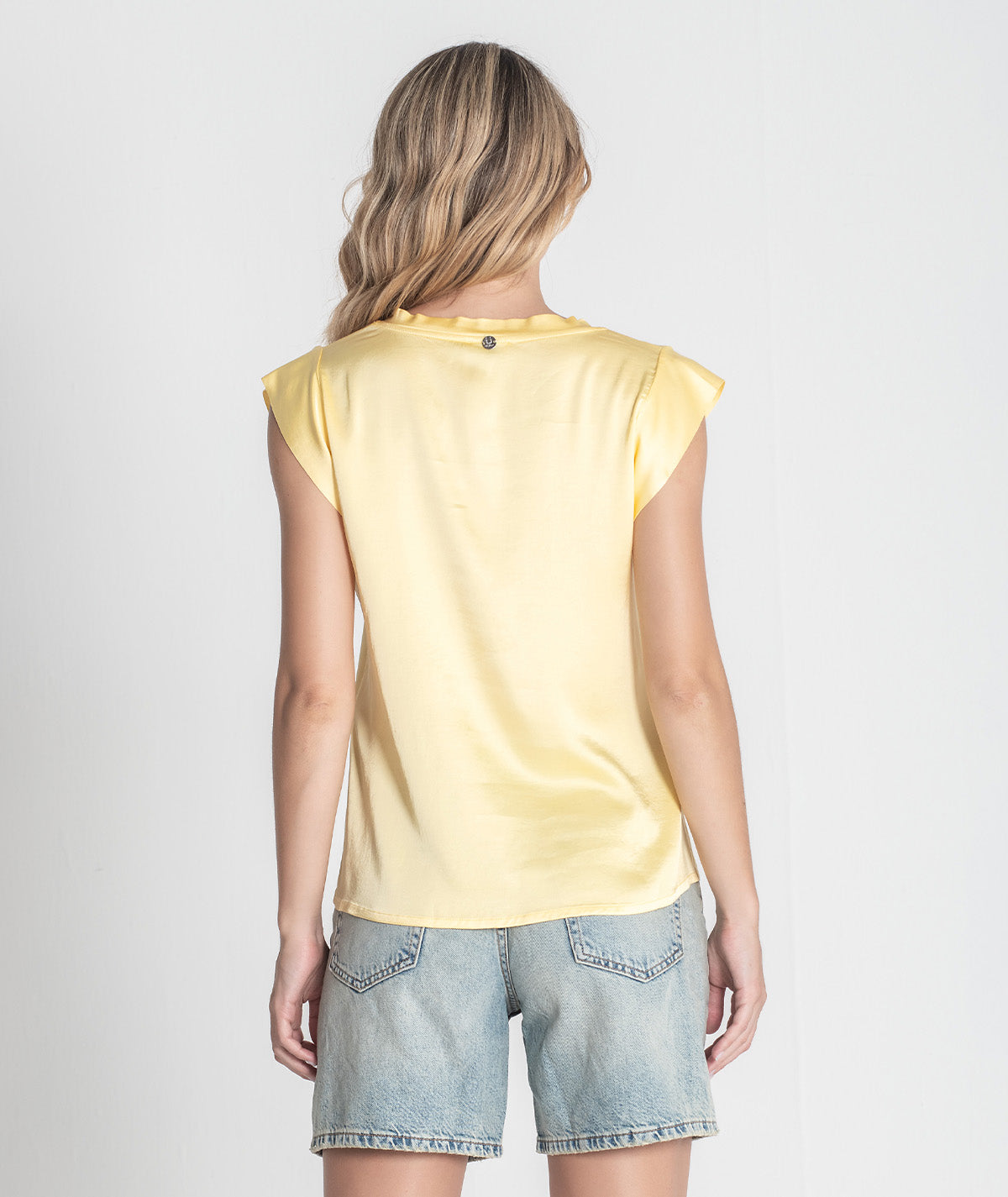 Blusa decote em v acetinada 6385