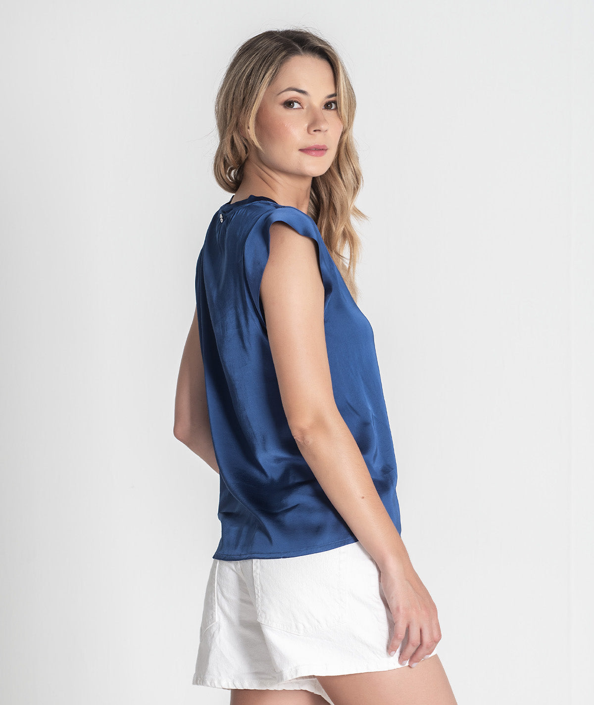 Blusa decote em v acetinada 6385
