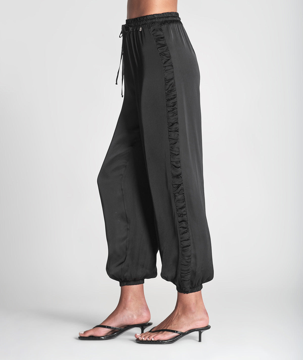 Calças com cordão e folhos laterais 6389