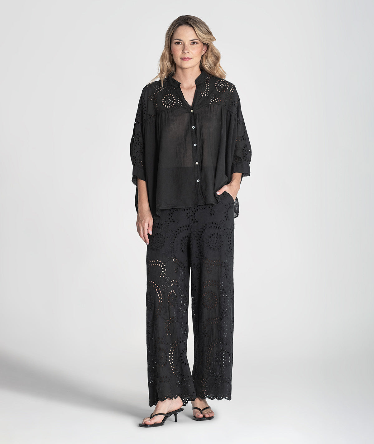 Blusa com bordado inglês 6391