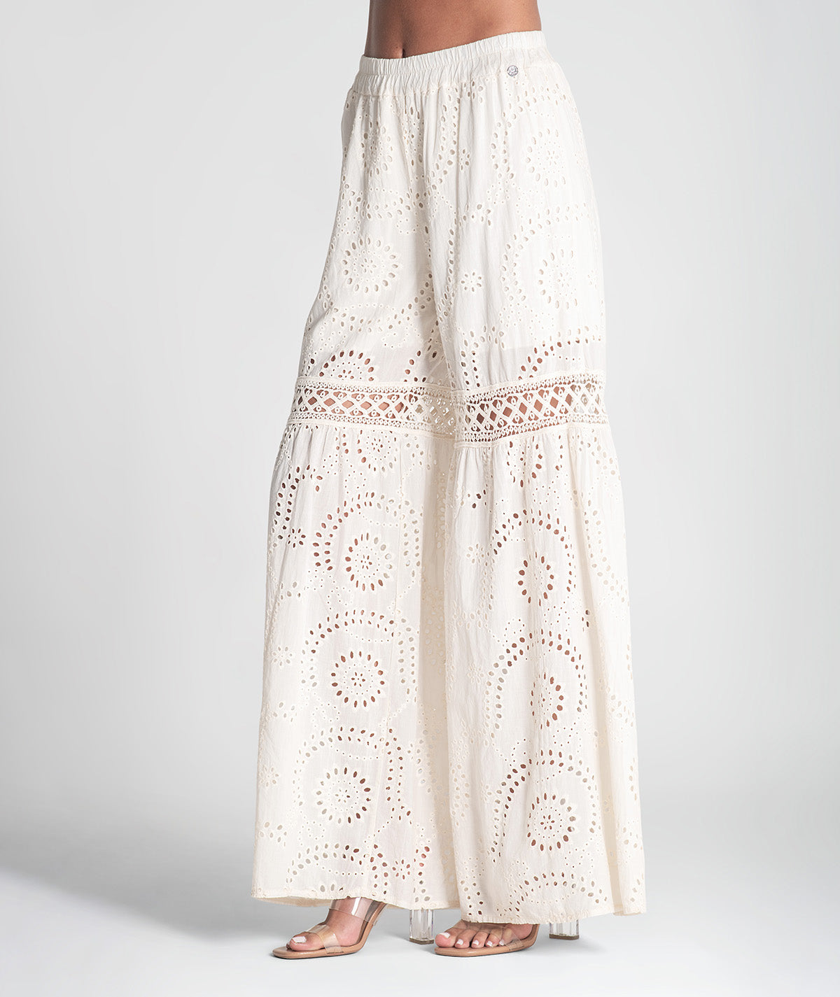 Calças boca de sino em bordado inglês 6393