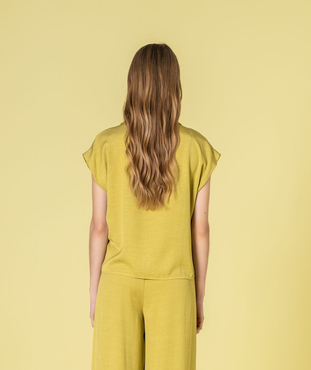 Blouse with buttons and knot 6493