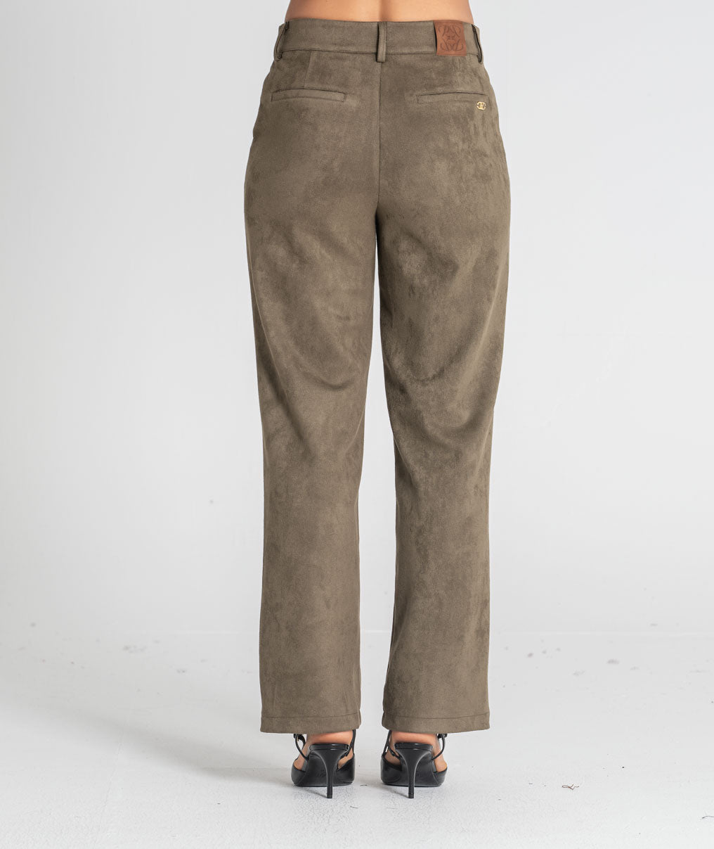 Trousers with covered button 6545
