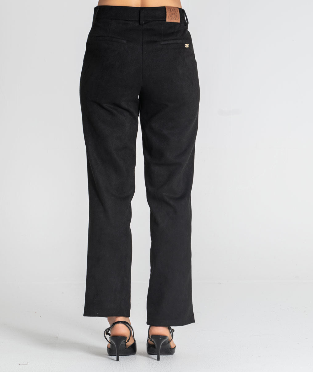 Trousers with covered button 6545