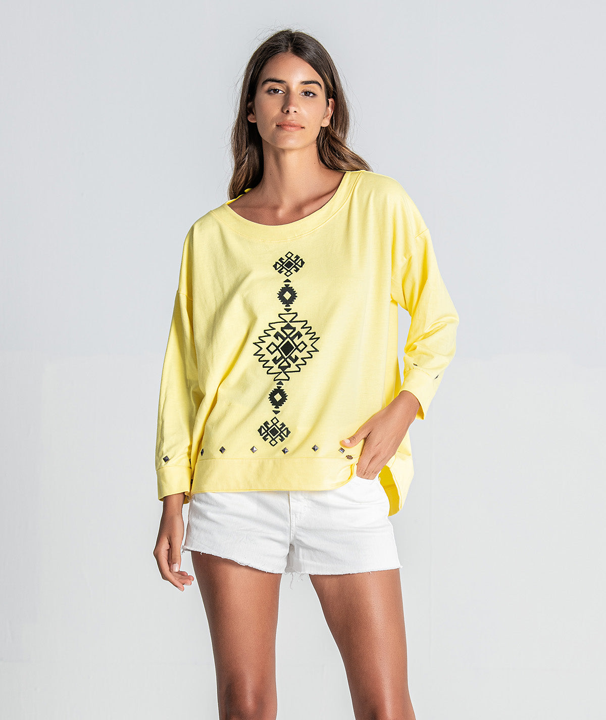 Sweater com bordado étnico F026