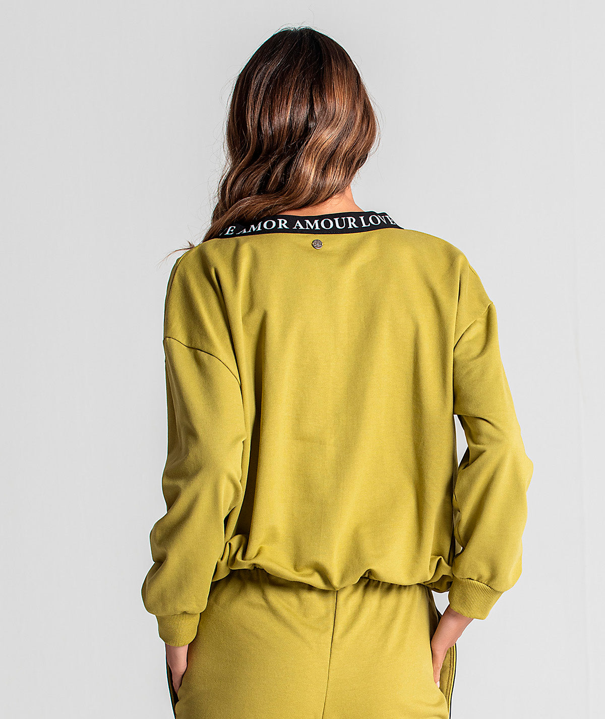 Sweater em felpa com elástico love F045