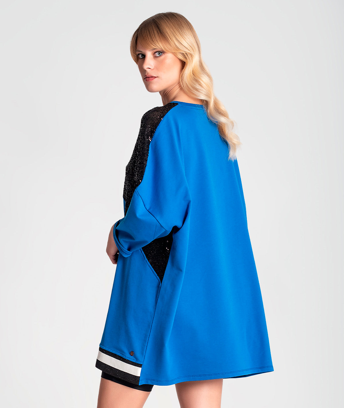 Sweater oversize com lantejoulas F050