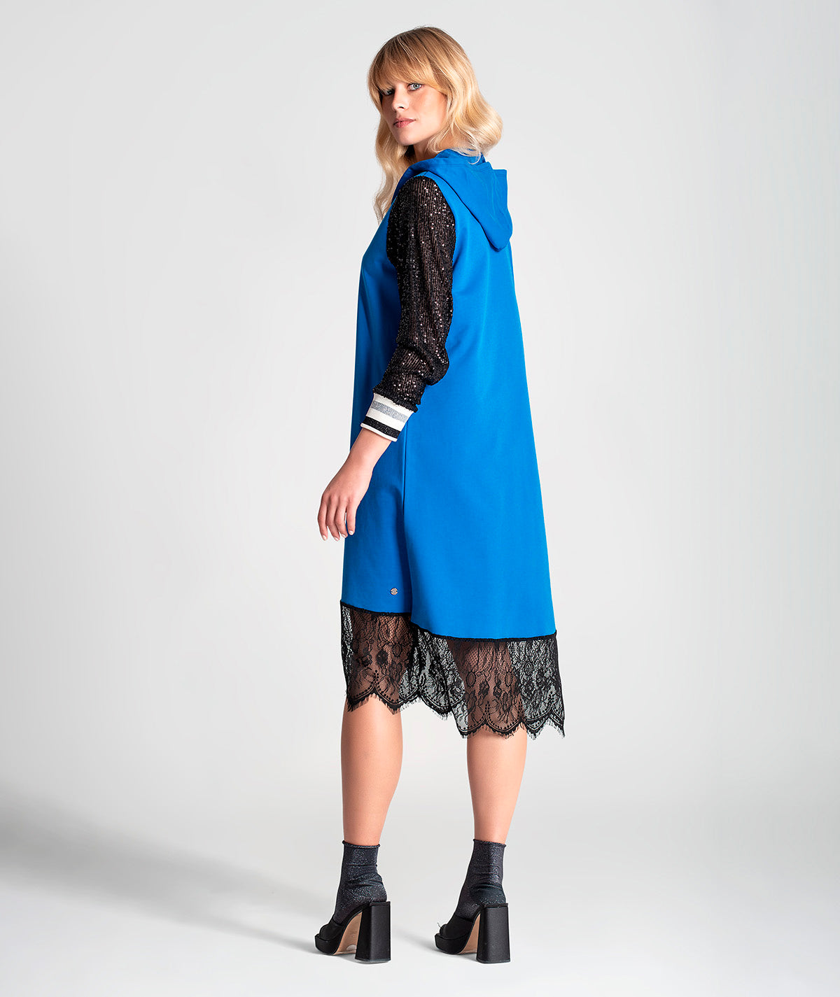Vestido felpa com renda e lantejoulas F051