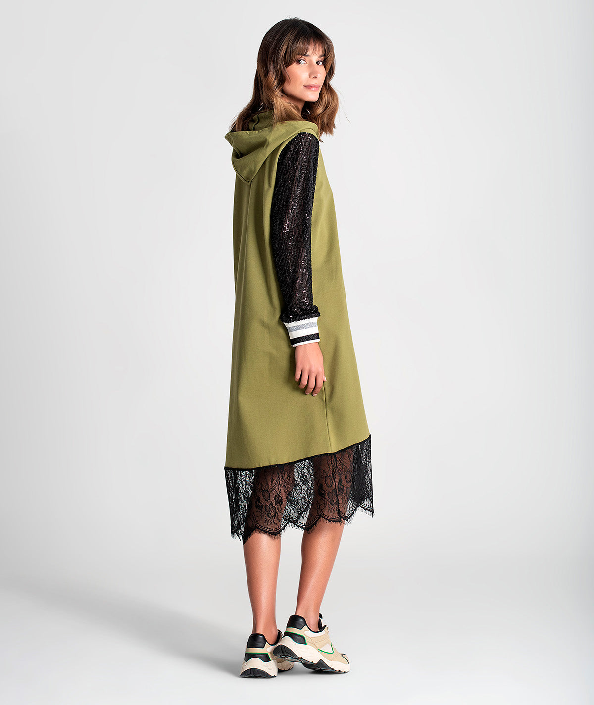 Vestido felpa com renda e lantejoulas F051