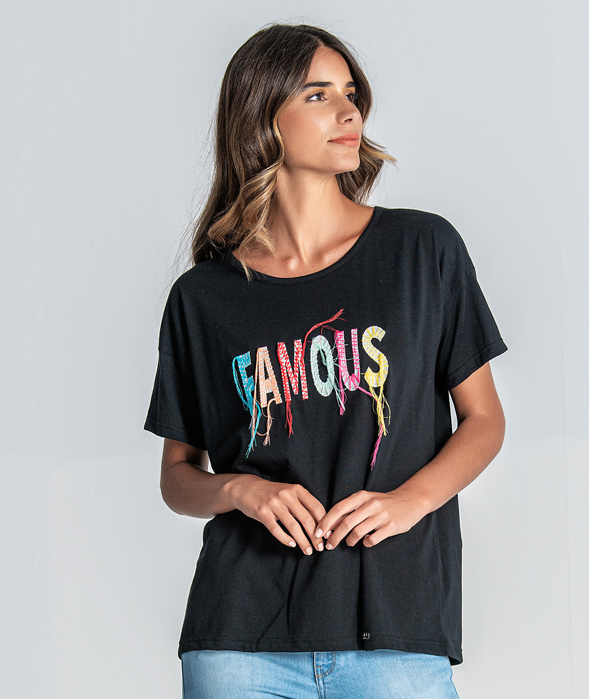 T‐shirt com motivo FAMOUS T048
