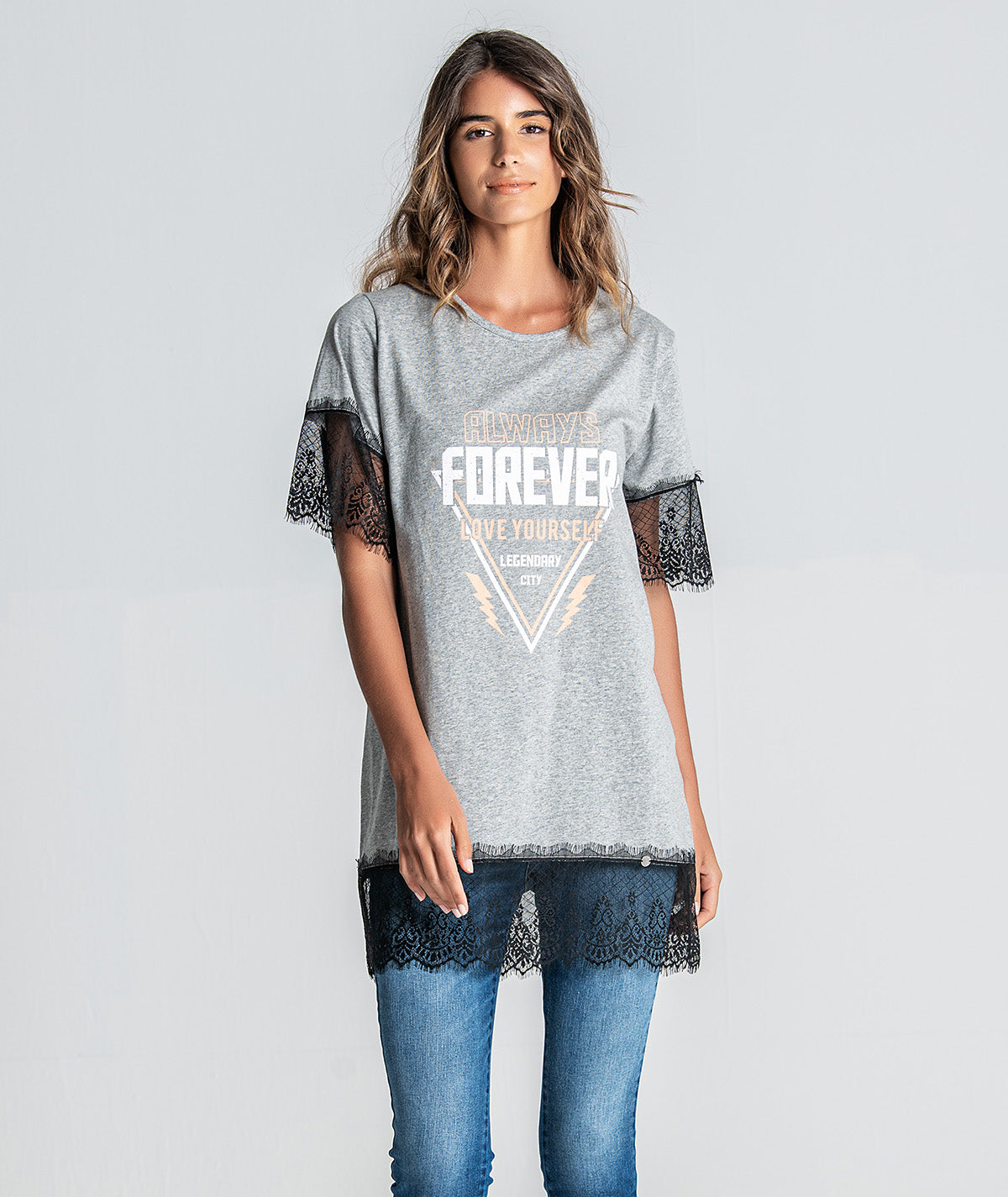 T‐shirt com aplicação renda T052