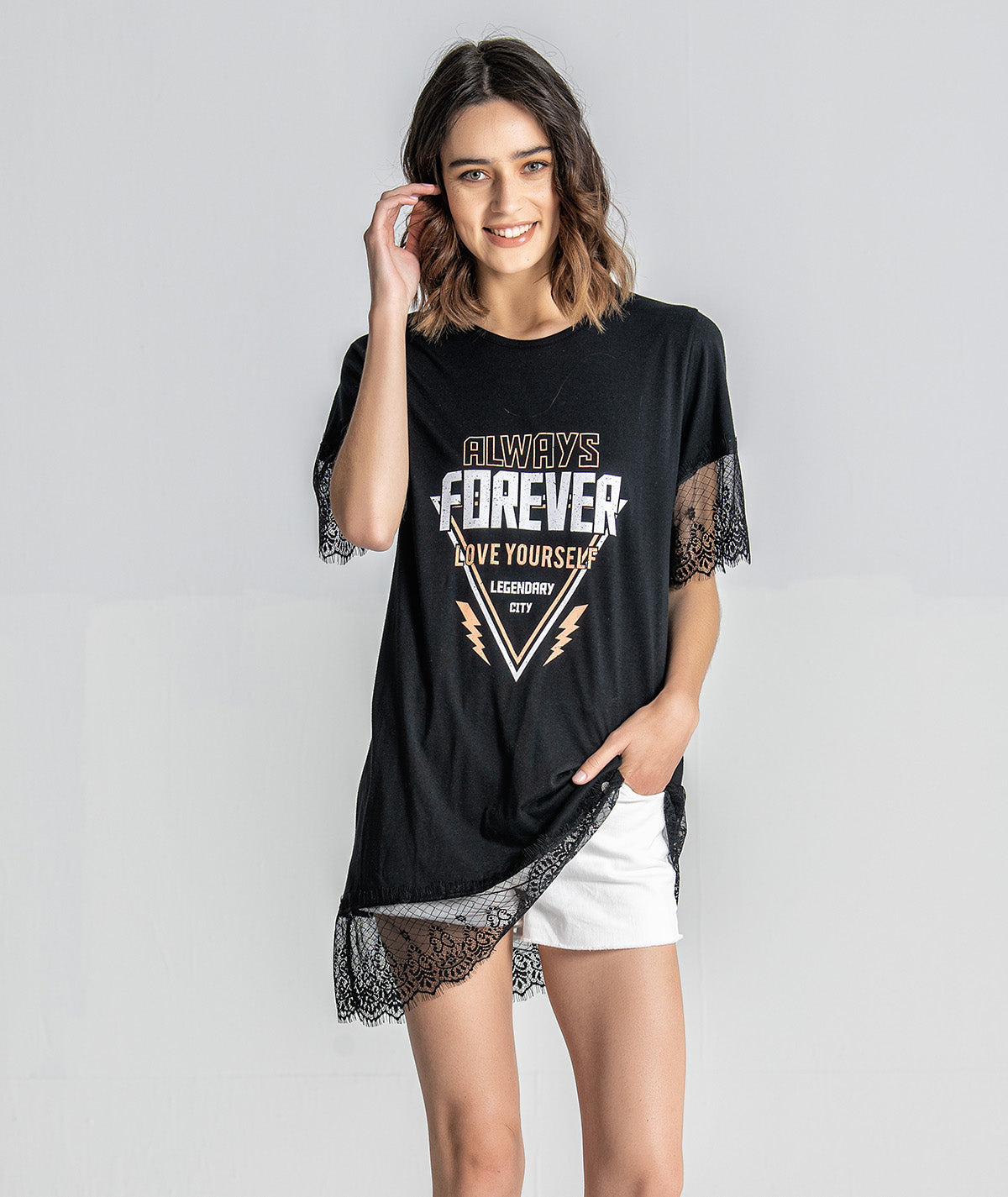 T‐shirt com aplicação renda T052