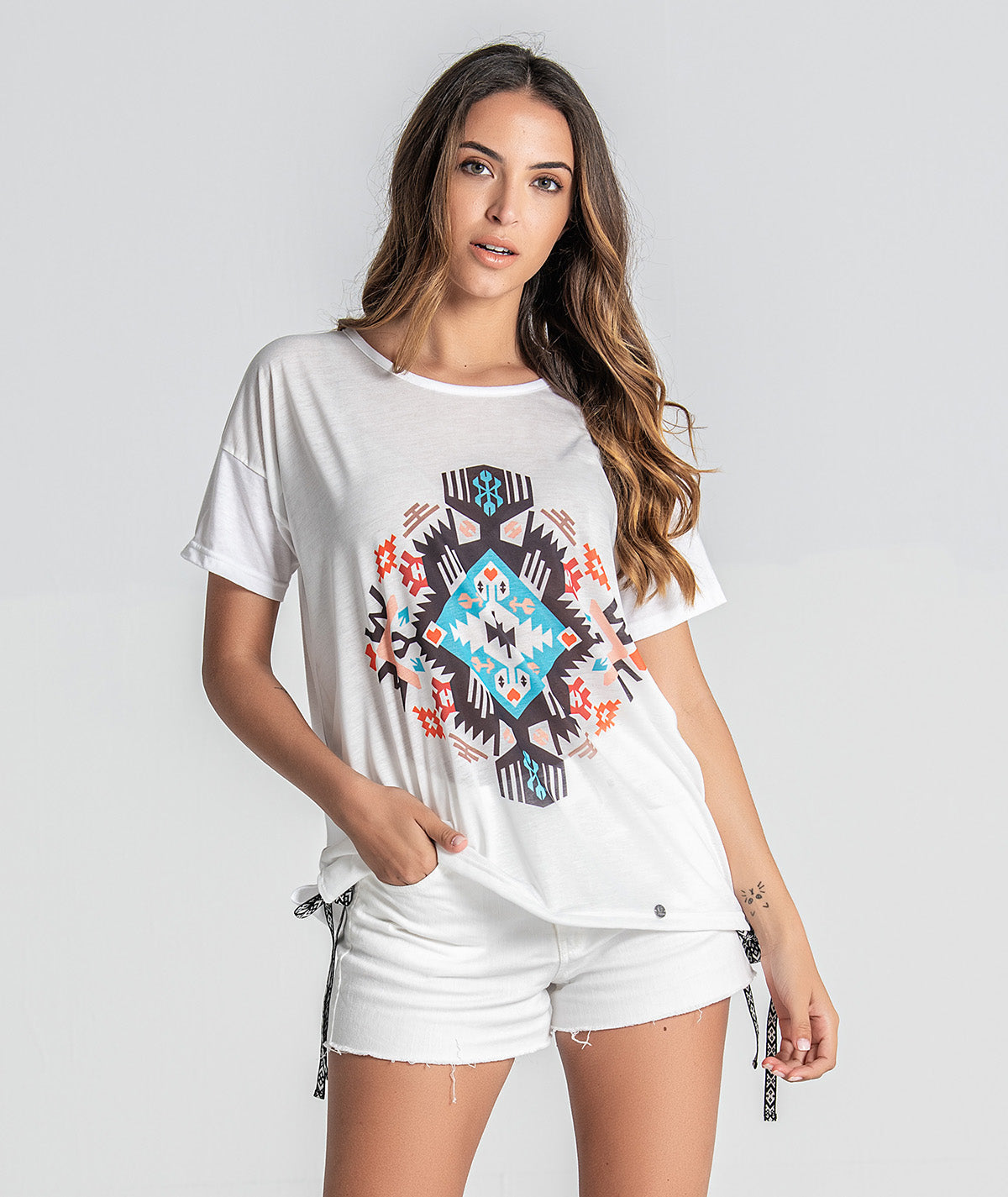 T‐shirt com motivo étnico e fita T054