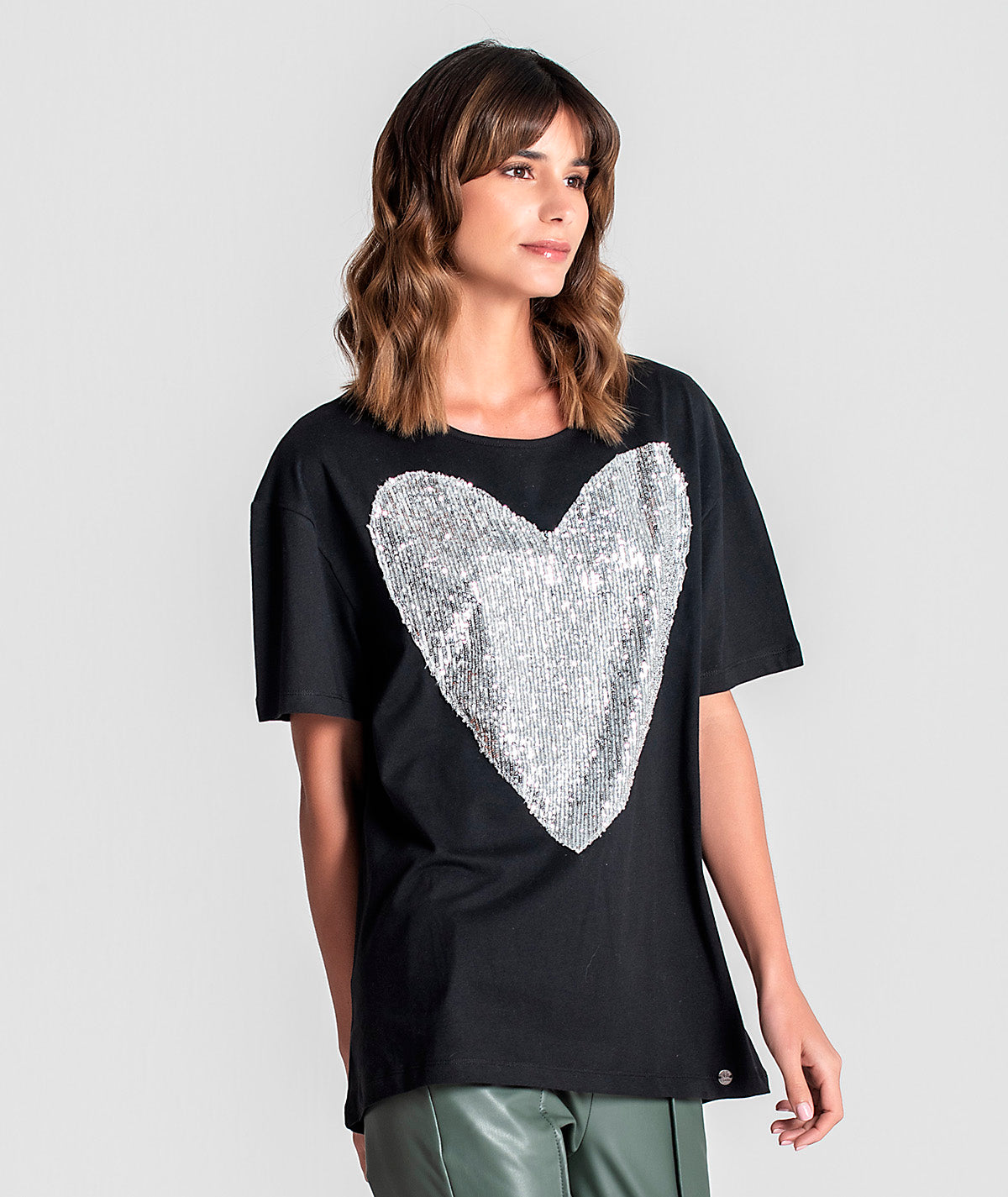 T-shirt com coração em lantejoulas T072