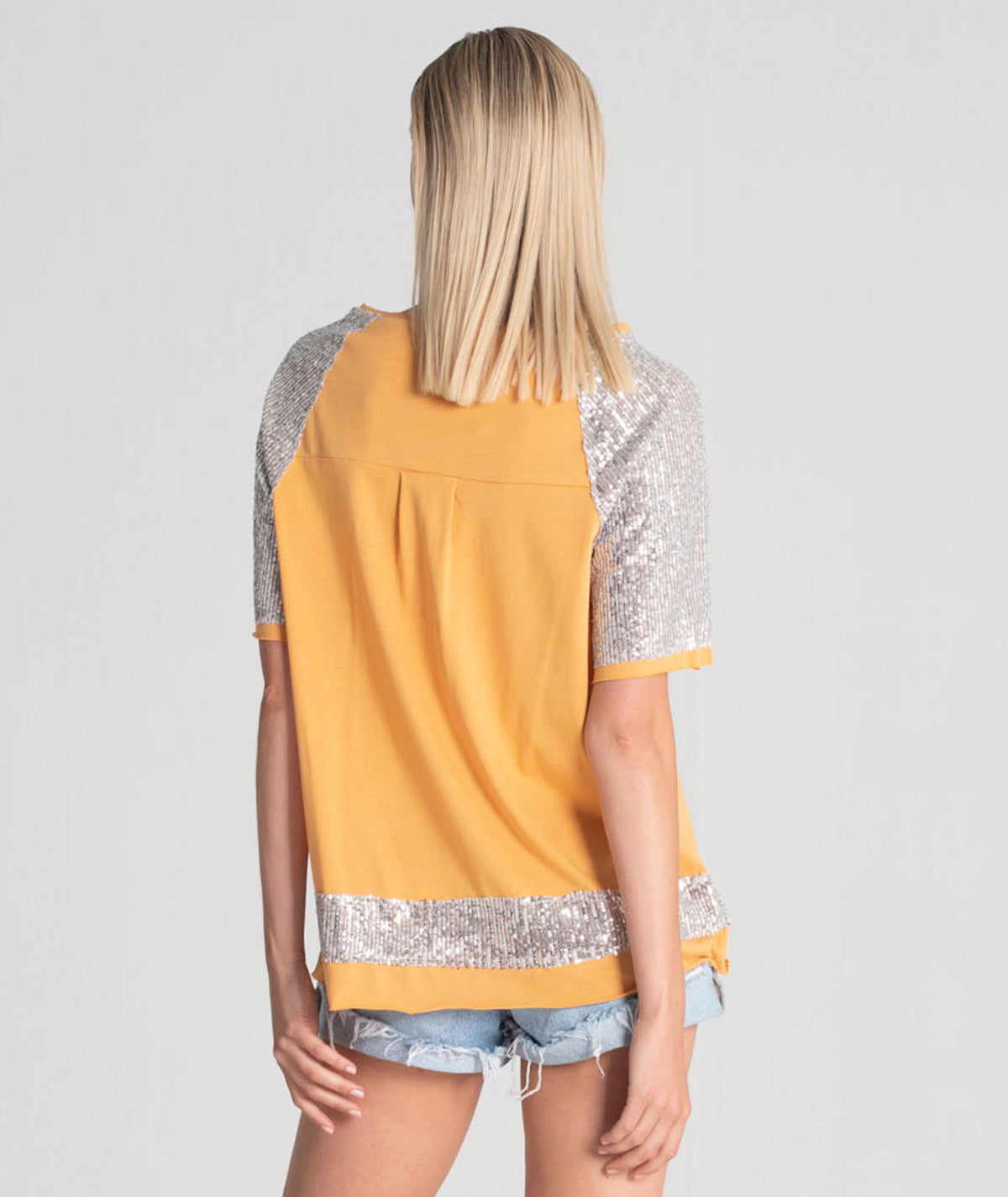 T‐shirt com mangas e detalhes em lantejoulas T075
