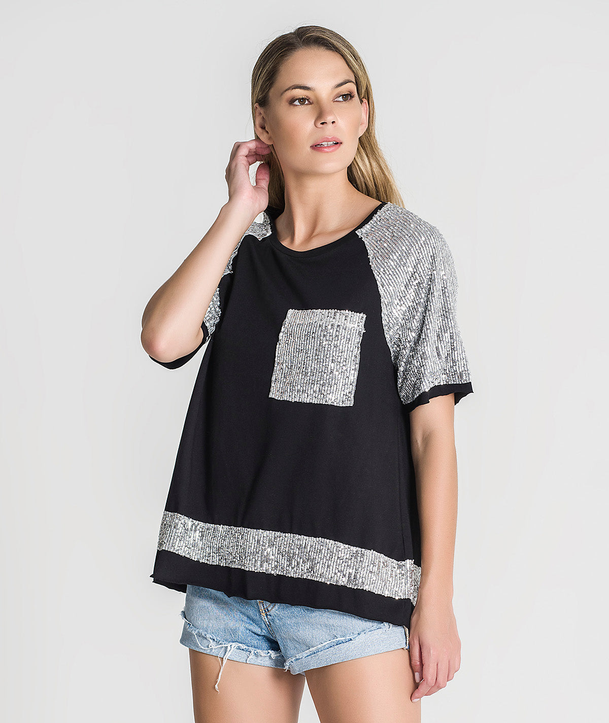 T‐shirt com mangas e detalhes em lantejoulas T075