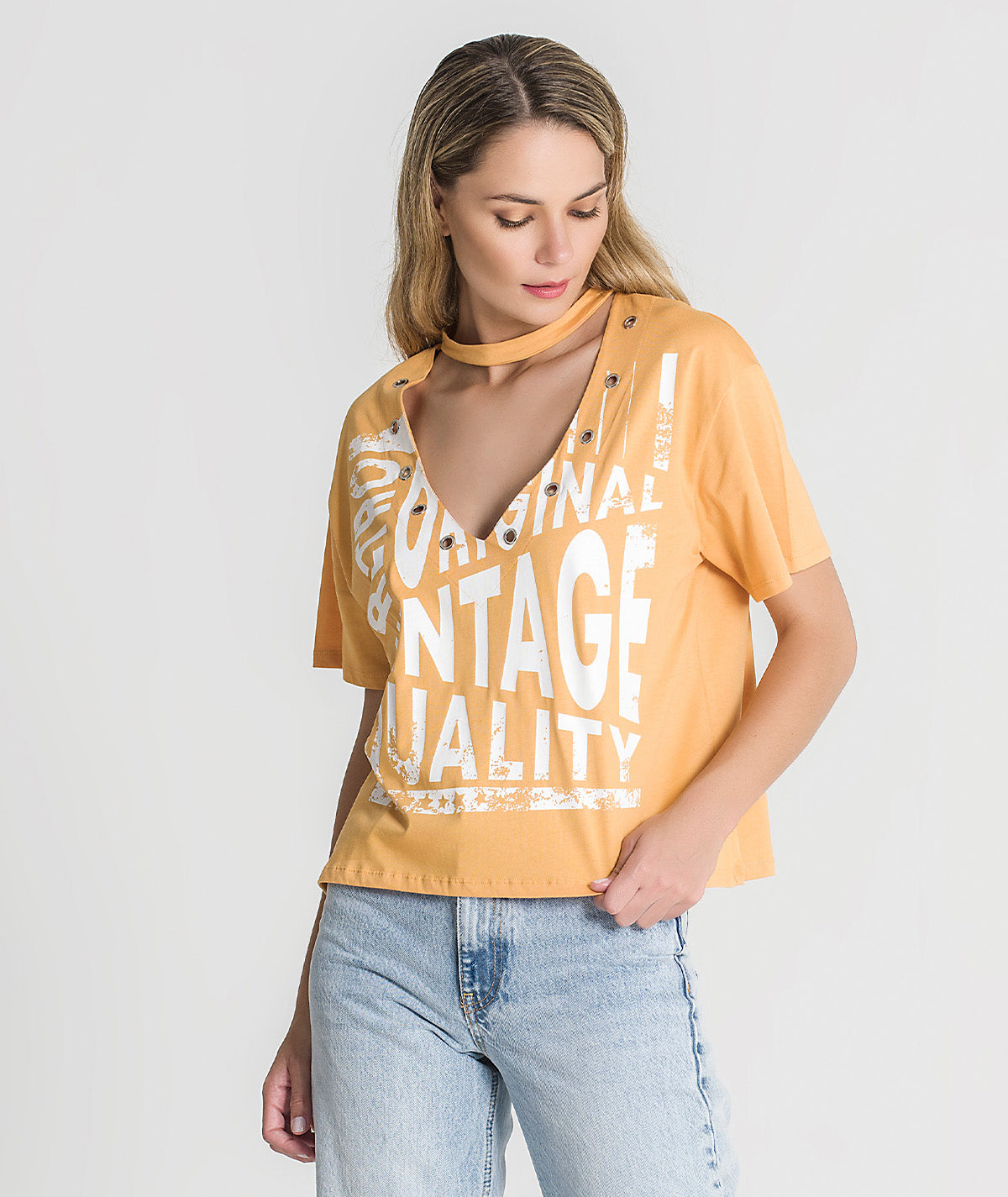 T‐shirt com ilhós e estampado T078