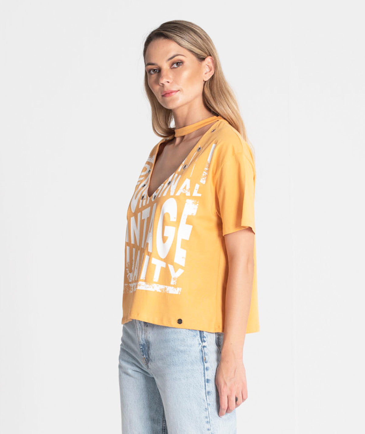 T‐shirt com ilhós e estampado T078