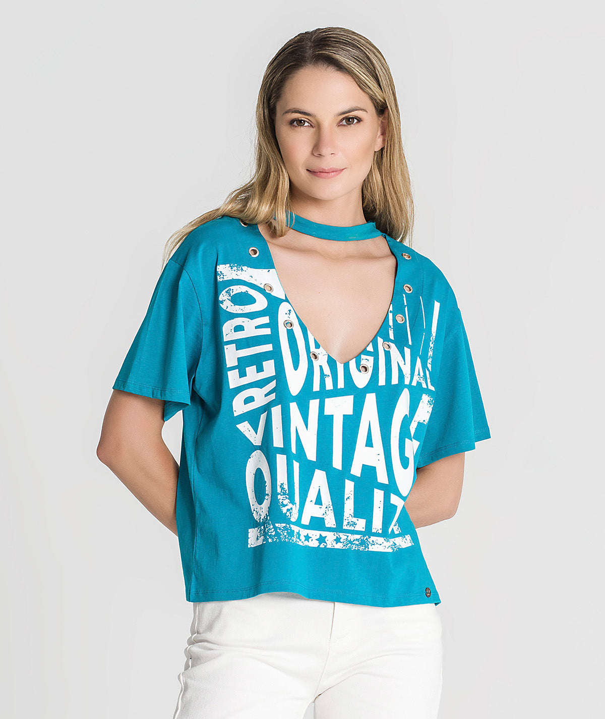 T‐shirt com ilhós e estampado T078