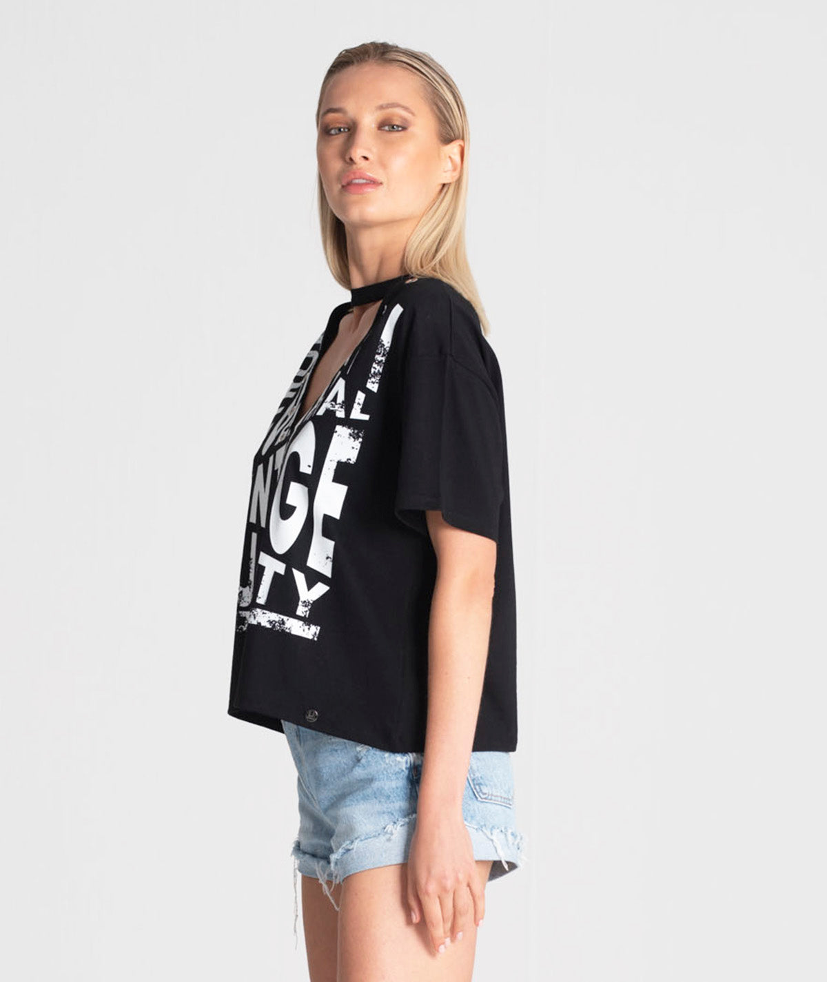 T‐shirt com ilhós e estampado T078