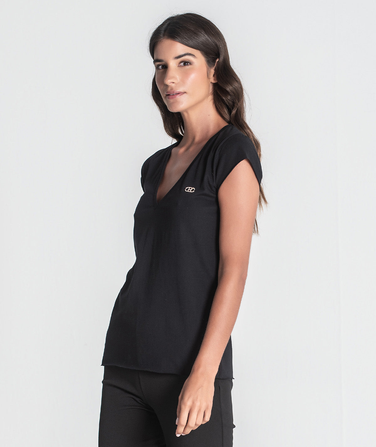 T-shirt com chapa R brilhante T082