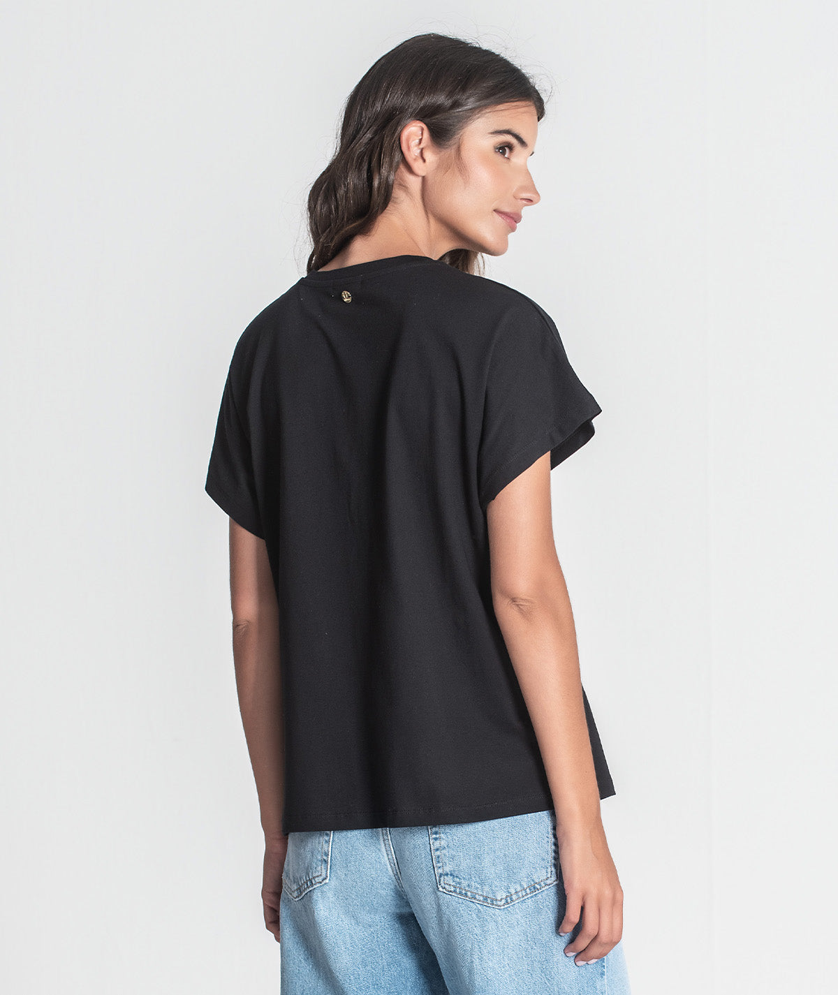 T-shirt bolso com R bordado T083