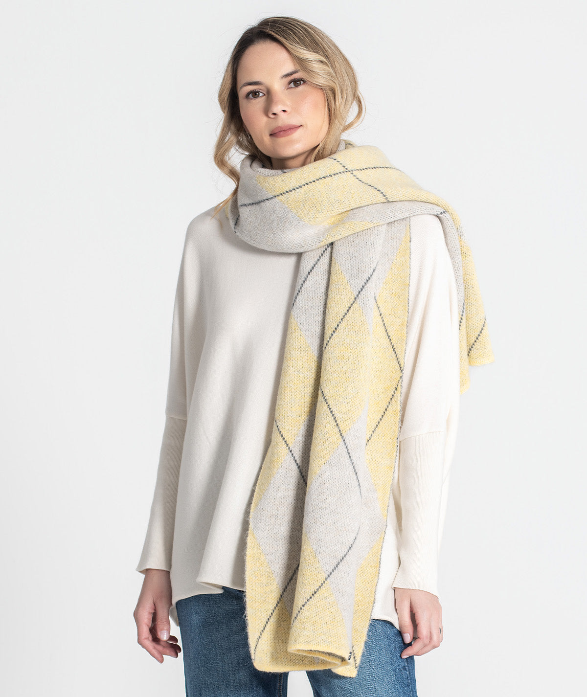 Diamond pattern scarf A059