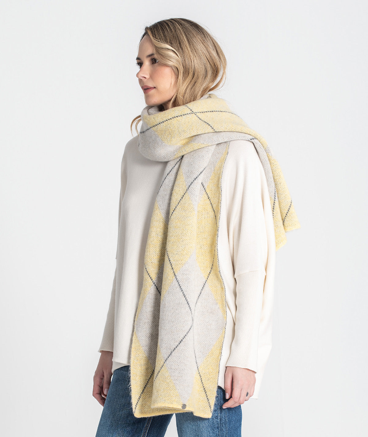 Diamond pattern scarf A059