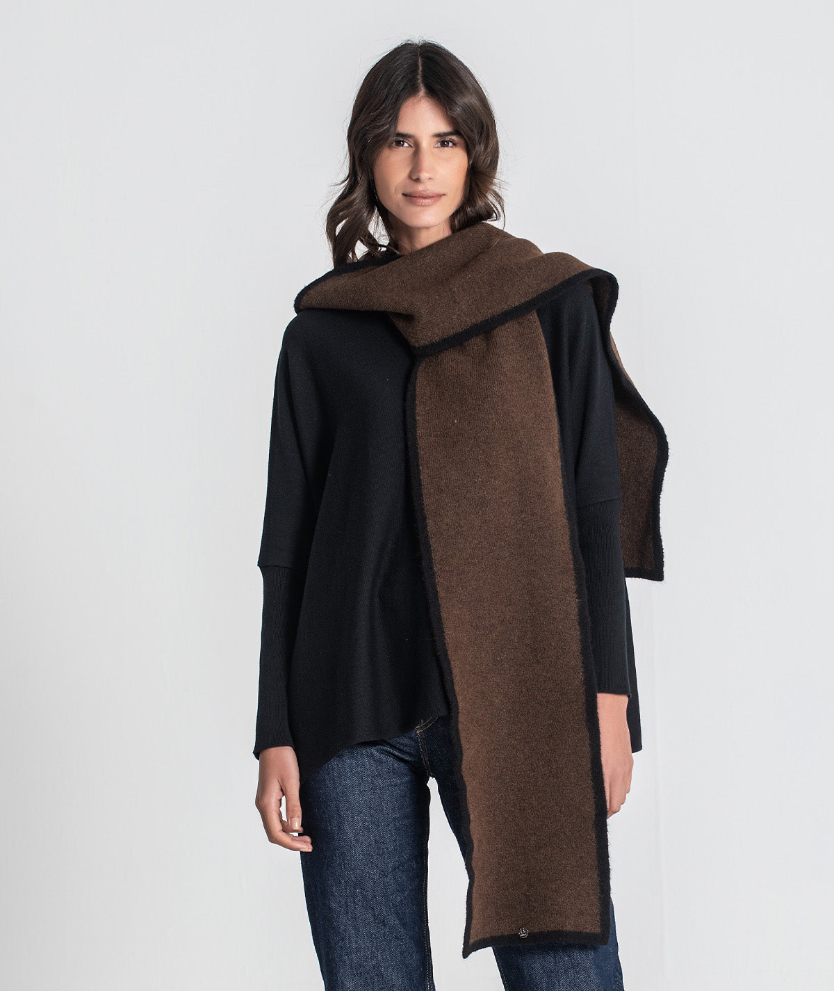 Scarf with contrasting patterns A061