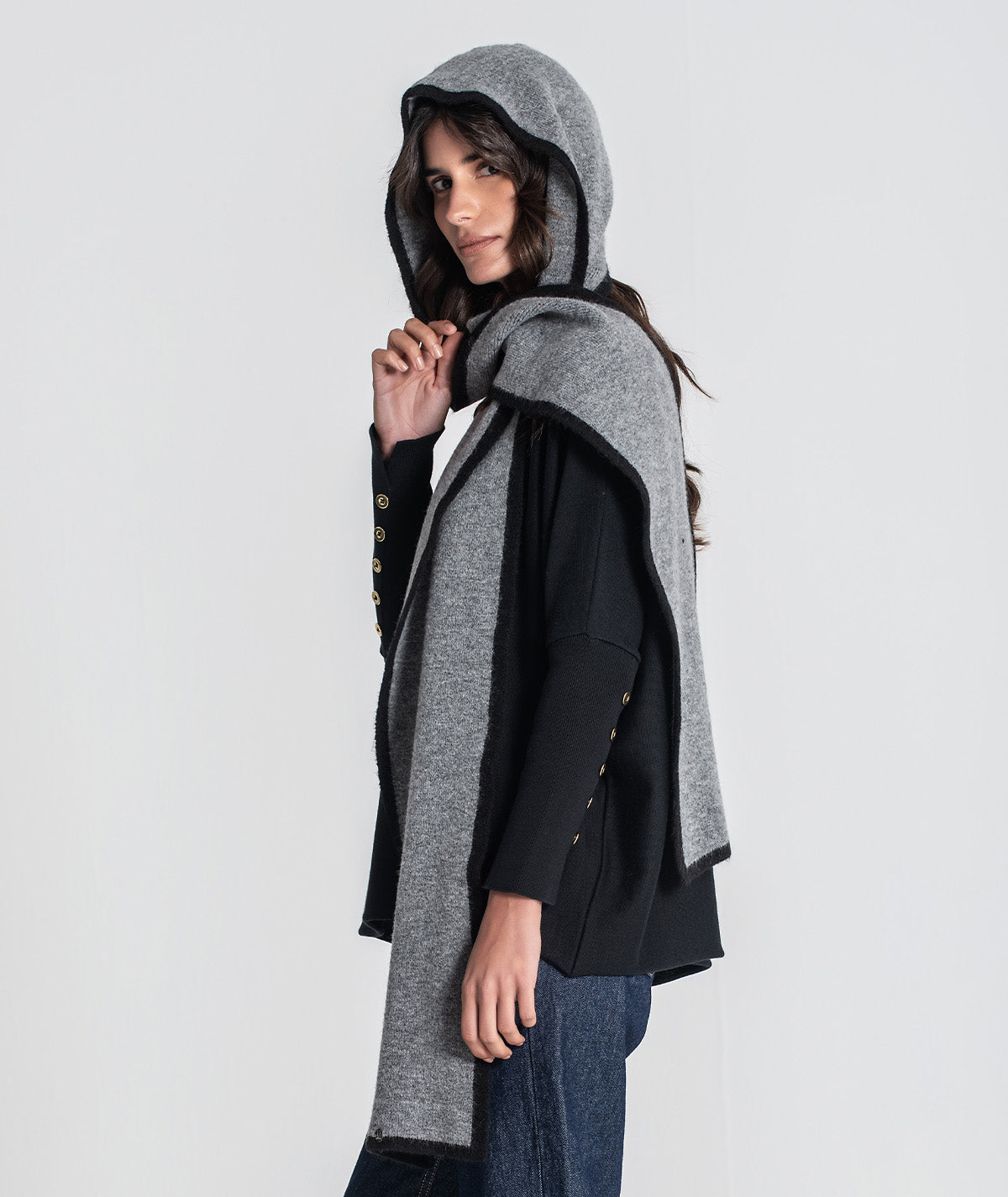 Scarf with contrasting patterns A061