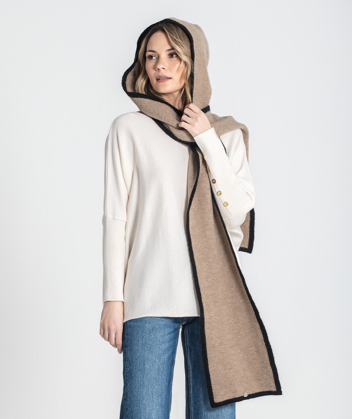 Scarf with contrasting patterns A061