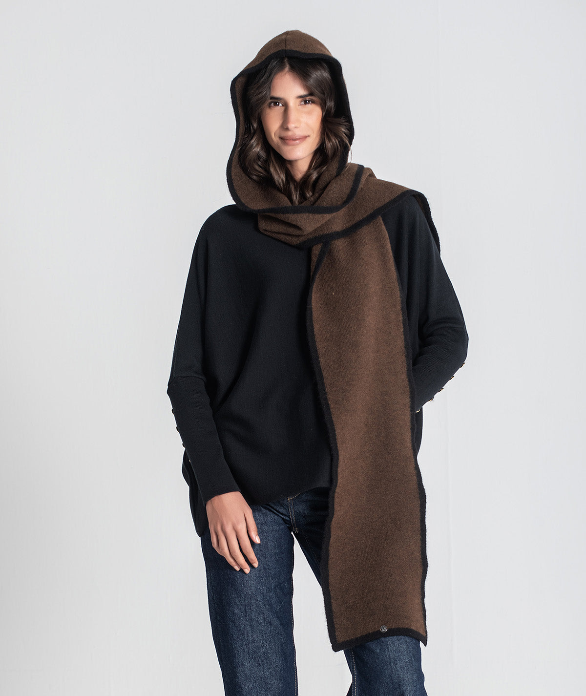 Scarf with contrasting patterns A061