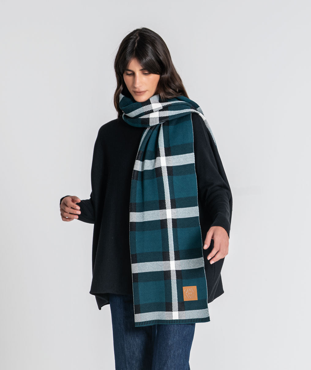 Checked scarf A069